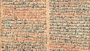Schriftrolle des Papyrus Ebers mit Heilrezepten des Rizinus aus der Pharaonenzeit